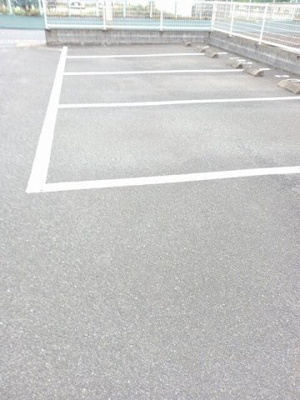 【駐車場】 | エーデルハイム | 駐車場完備です