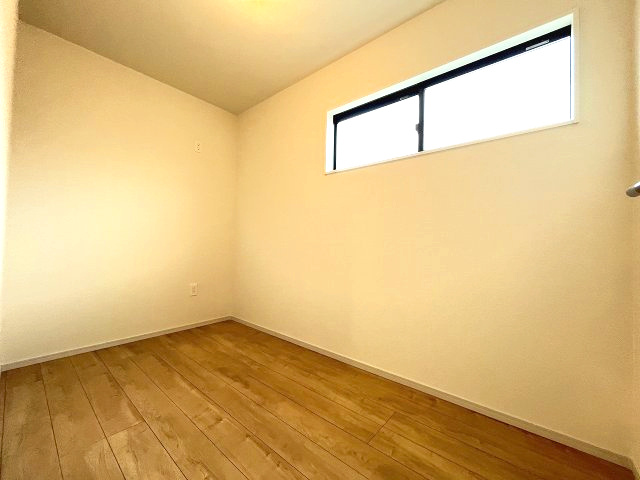 【収納】 | 福岡市東区松香台1丁目2期　2号棟（全3棟）【仲介手数料無料・0円】 | 現地写真。納戸