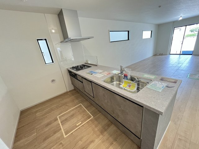 【キッチン】 | 福岡市東区松香台1丁目2期　2号棟（全3棟）【仲介手数料無料・0円】 | 現地写真。