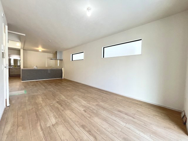 【居間・リビング】 | 福岡市東区松香台1丁目2期　2号棟（全3棟）【仲介手数料無料・0円】 | 現地写真。リビングです。