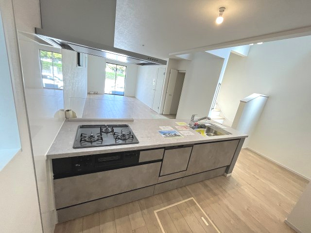 【キッチン】 | 福岡市東区松香台1丁目2期　2号棟（全3棟）【仲介手数料無料・0円】 | 現地写真。