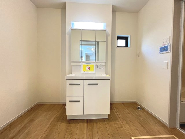 【洗面所】 | 福岡市東区松香台1丁目2期　2号棟（全3棟）【仲介手数料無料・0円】 | 現地写真。