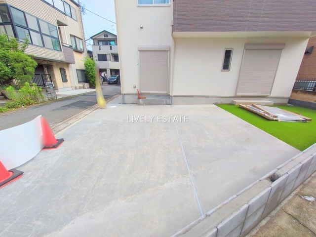 草加市稲荷2丁目 新築分譲住宅の駐車場