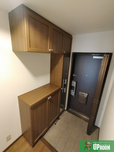 サンハイツ中央台I棟の玄関