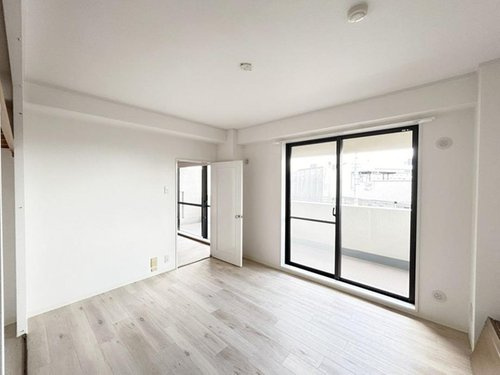 白鷹甲子園マンションの洋室