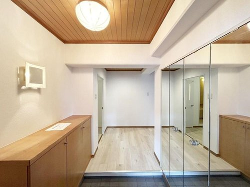 白鷹甲子園マンションの玄関