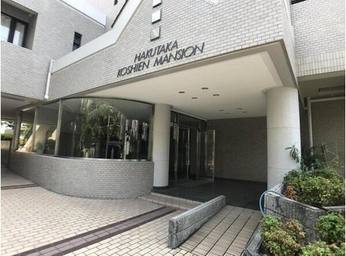 白鷹甲子園マンションのエントランス