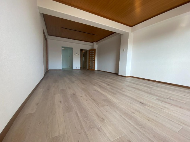 白鷹甲子園マンションの居間・リビング