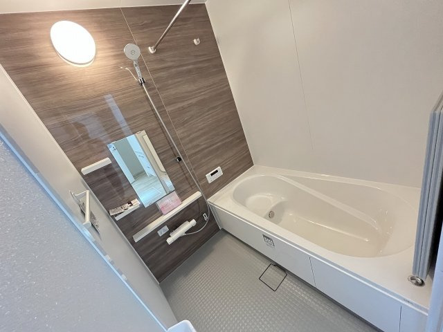 【浴室】 | 福岡市東区松香台1丁目2期　3号棟（全3棟）【仲介手数料無料・0円】 | 現地写真。浴室です。