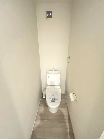 【トイレ】 | 福岡市東区松香台1丁目2期　3号棟（全3棟）【仲介手数料無料・0円】 | 現地写真。1階のトイレです。