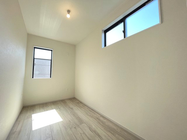 【収納】 | 福岡市東区松香台1丁目2期　3号棟（全3棟）【仲介手数料無料・0円】 | 現地写真。納戸