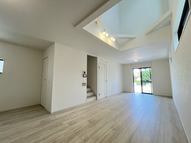 【居間・リビング】 | 福岡市東区松香台1丁目2期　3号棟（全3棟）【仲介手数料無料・0円】 | 現地写真。