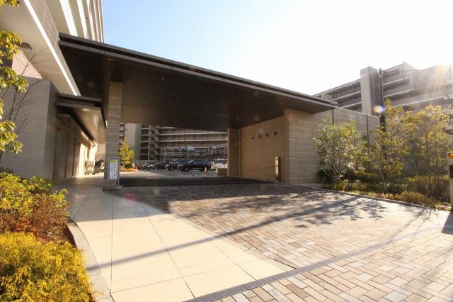 グランメディオ新三郷のエントランス|落ち着いたエントランスです