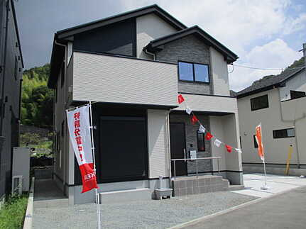 佐伯区利松３丁目の前面道路含む現地写真