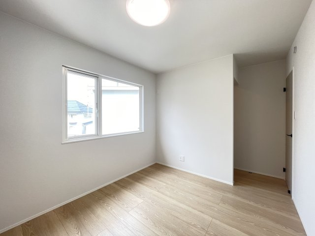 八戸市長苗代3丁目の洋室