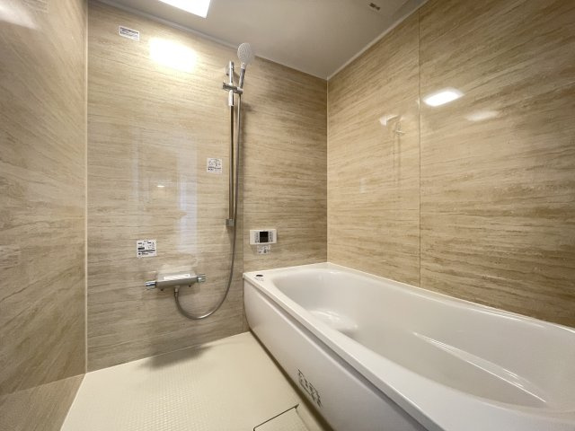 八戸市長苗代3丁目の浴室