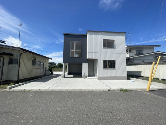 八戸市長苗代3丁目の駐車場