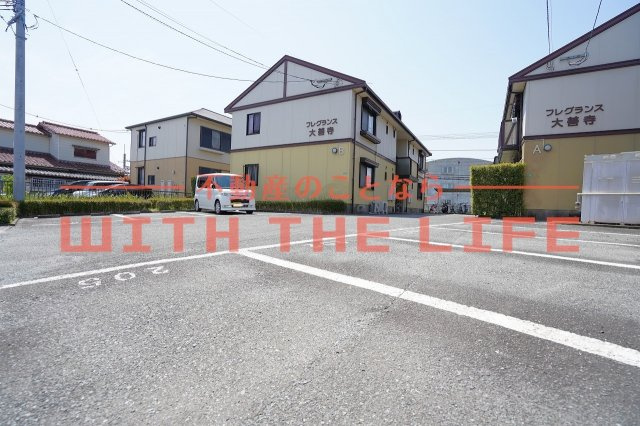 フレグランス大善寺【キャッシュバック対象物件】の駐車場|カースペースがあります