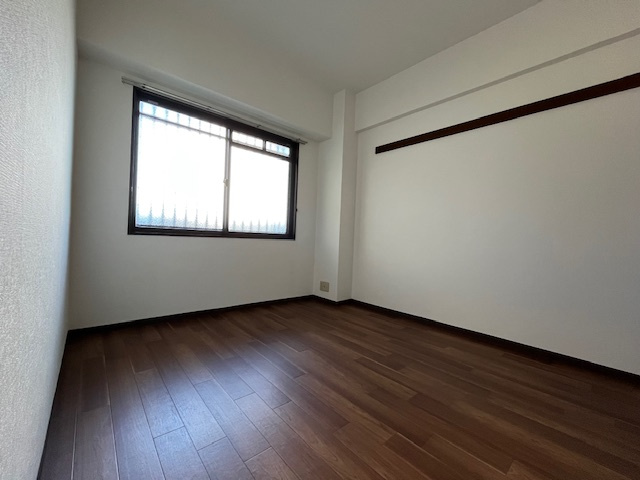 光明池サニーハイツの洋室