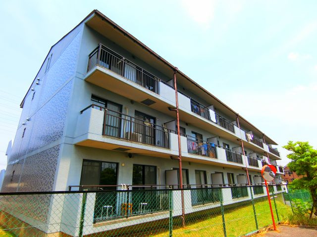 光明池サニーハイツの外観