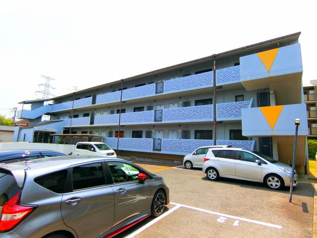 光明池サニーハイツの外観