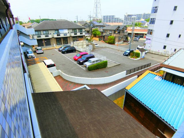 光明池サニーハイツの駐車場