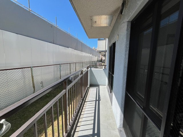 光明池サニーハイツのバルコニー