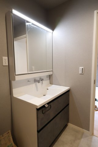 南区南浦和３丁目13-9(A号棟)新築一戸建ての独立洗面台|撮影日 2025年7月28日 13:40 晴れ