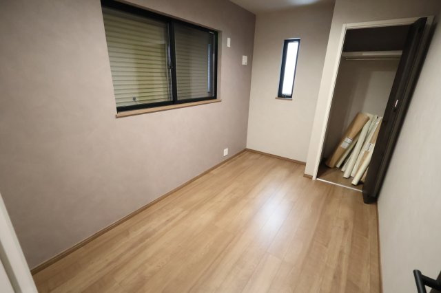 南区南浦和３丁目13-9(A号棟)新築一戸建ての洋室|撮影日 2025年7月28日 13:40 晴れ