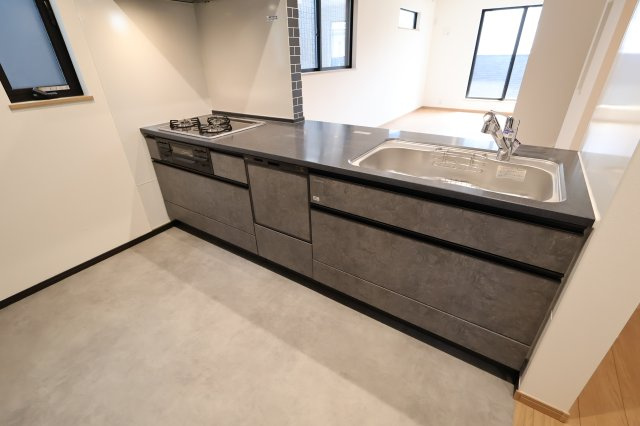 南区南浦和３丁目13-9(A号棟)新築一戸建てのキッチン|撮影日 2025年7月28日 13:40 晴れ