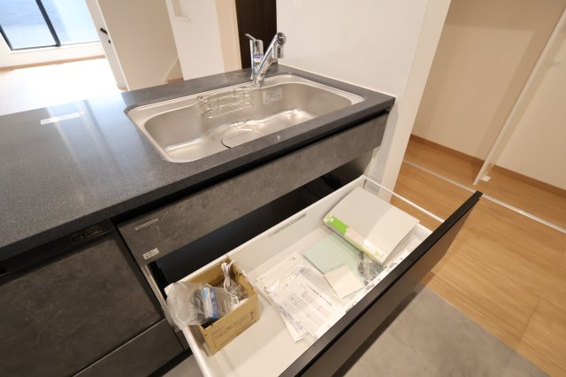 南区南浦和３丁目13-9新築一戸建てのキッチン|撮影日 2025年7月28日 13:40 晴れ