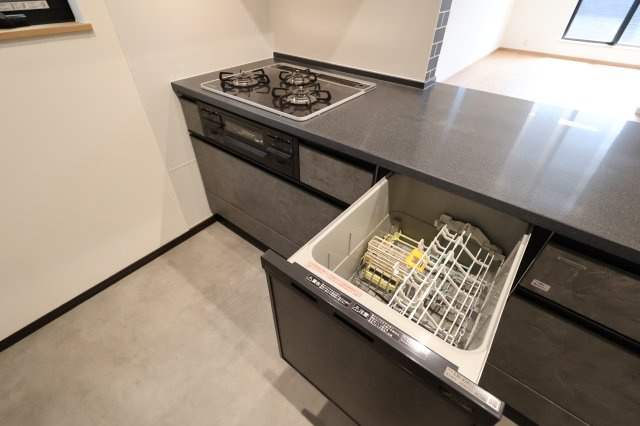 南区南浦和３丁目13-9新築一戸建てのキッチン|撮影日 2025年7月28日 13:40 晴れ