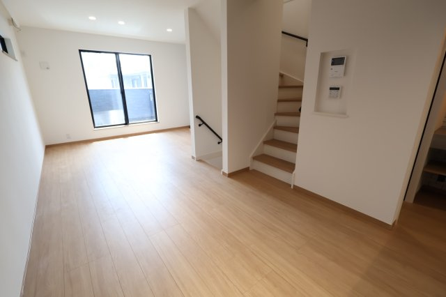 南区南浦和３丁目13-9(A号棟)新築一戸建ての居間・リビング|撮影日 2025年7月28日 13:40 晴れ