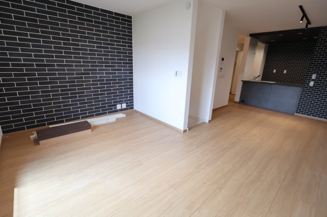 南区南浦和３丁目13-9新築一戸建ての居間・リビング|撮影日 2025年7月28日 13:40 晴れ