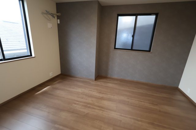 南区南浦和３丁目13-9(A号棟)新築一戸建ての洋室|撮影日 2025年7月28日 13:40 晴れ