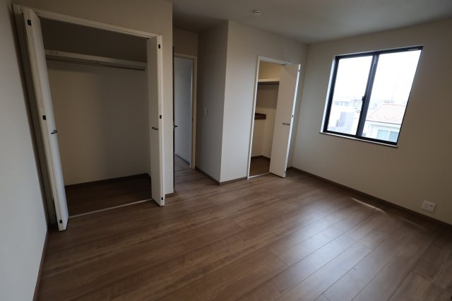 南区南浦和３丁目13-9(A号棟)新築一戸建ての洋室|撮影日 2025年7月28日 13:40 晴れ