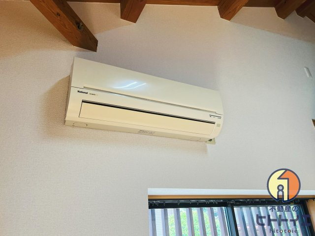 コーポ室岡の設備|リビングのエアコンです