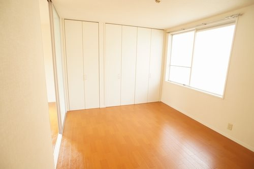 サンエクスピアハイツの洋室