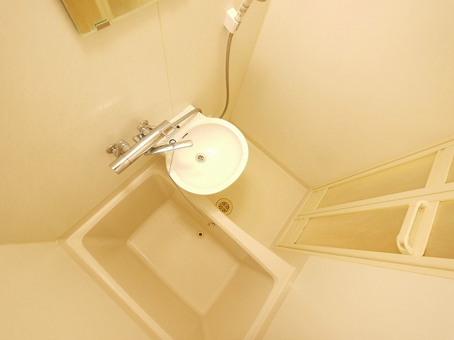 レオパレスコスモの浴室