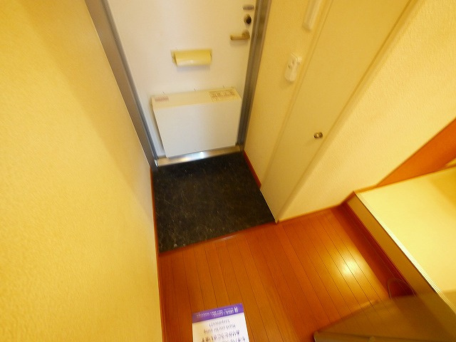 レオパレスコスモの玄関