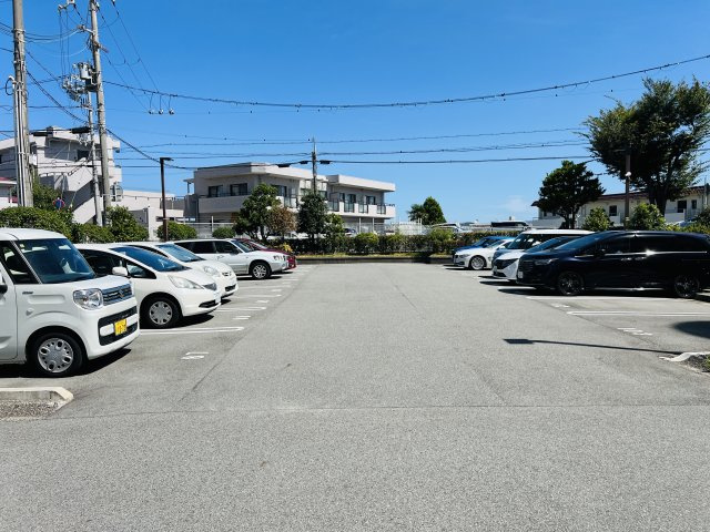 ラ・メール狩口(Ⅱ)3番館の駐車場