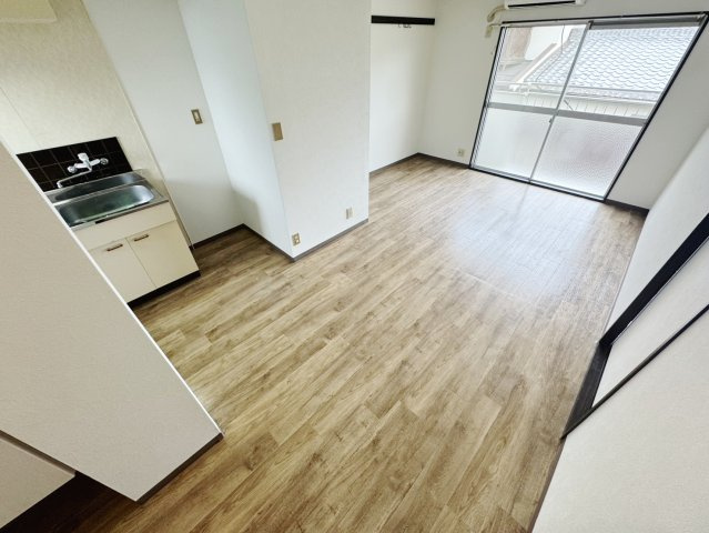 メゾンドアキの居間・リビング