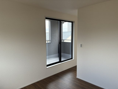 【洋室】 | 大津市錦織1丁目7付近　新築戸建 | 奥はインナーバルコニー