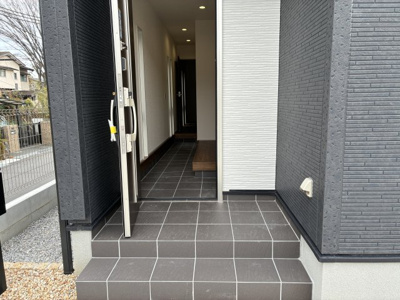 【玄関】 | 大津市錦織1丁目7付近　新築戸建 | 2025年12月撮影