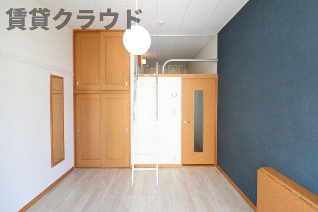 メゾン・ド・アンジュの居間・リビング|こちらのリビングで趣味の時間をお楽しみください