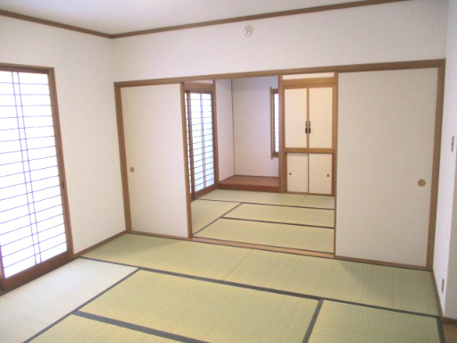 池田2丁目の和室|6畳の和室は畳の表替えクロス張り替えを行いました、和の文化を感じられ落ち着きますね。
