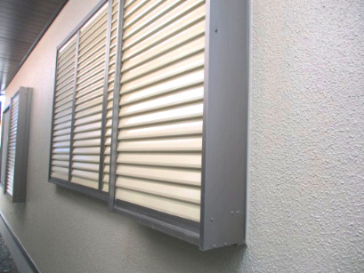 西区池田2丁目のその他|断熱性に優れたペアガラスのサッシ窓にはロック機能付の雨戸（全6箇所）があります。