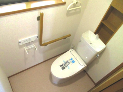 池田2丁目のトイレ|トイレはLIXIL社製の壁リモコンタイプ・シャワ－便座付アメージュ便器を新設しました。