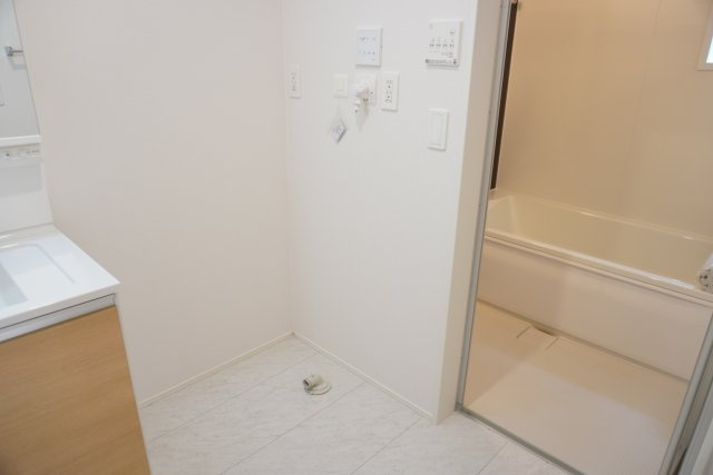 草加市苗塚町 未入居戸建 全16棟 8号棟のランドリースペース