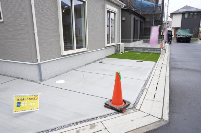 草加市苗塚町 未入居戸建 全16棟 8号棟の駐車場